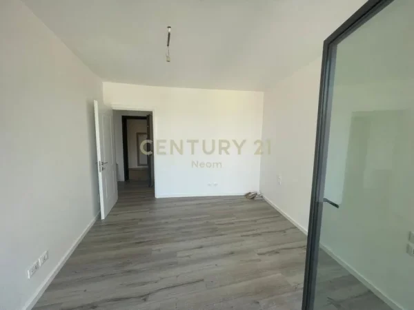 Tirane, jepet me qera ambjent biznesi Kati 2, 70 m² 1.200 € (Neom126260)