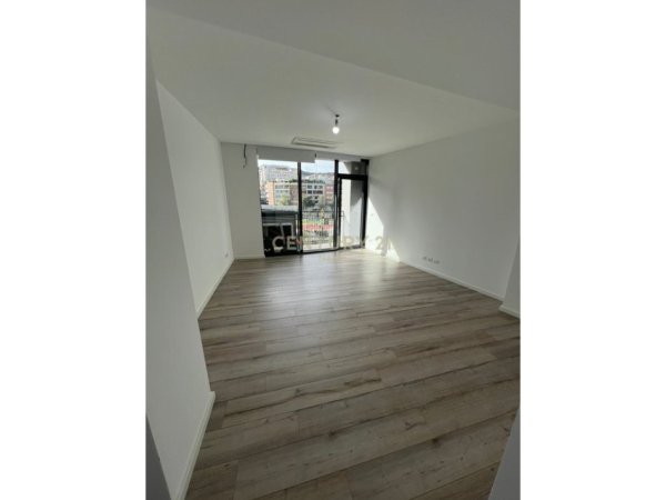 Tirane, jepet me qera ambjent biznesi Kati 2, 70 m² 1.200 € (Neom126260)