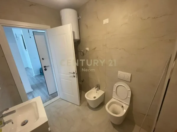 Tirane, jepet me qera ambjent biznesi Kati 2, 70 m² 1.200 € (Neom126260)