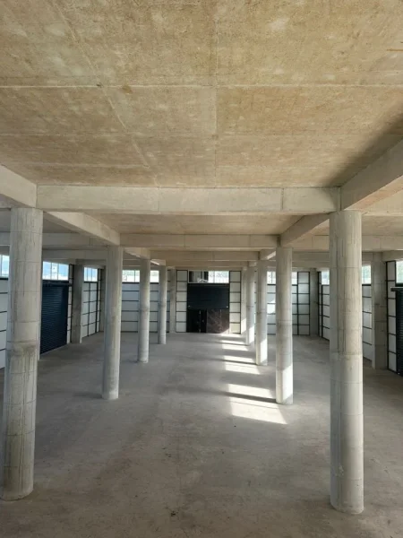 Tirane, jepet me qera magazine Kati 0, 3.500 m² 12.000 € (Top Channel)