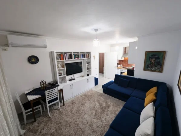 Tirane, jepet me qera apartament 1+1+Ballkon Kati 2, 390 €