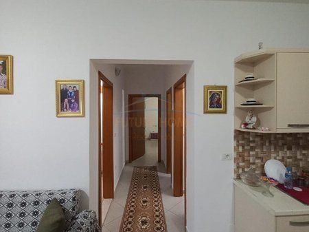 Vlore, jepet me qera apartament 2+1 Kati 1, 64 m² 300 € 