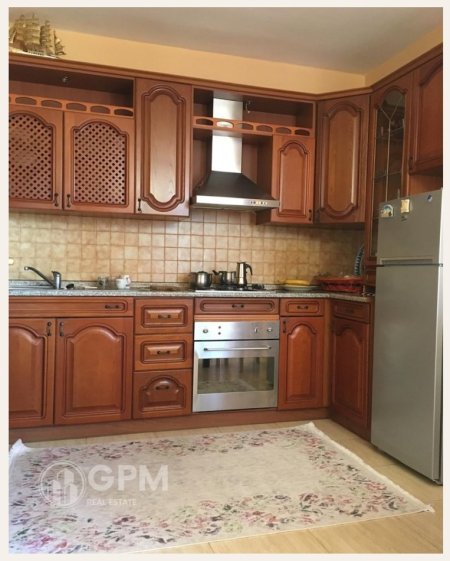 Tirane, jepet me qera apartament 1+1 Kati 12, 65 m² 700 € (Rruga e Bogdaneve)