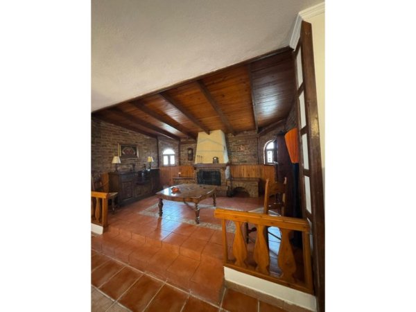 Tirane, jepet me qera apartament+verande | Penthouse 3+1 Kati 11, 252 m² 2.000 € 