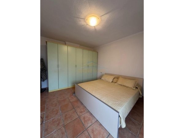 Tirane, jepet me qera apartament+verande | Penthouse 3+1 Kati 11, 252 m² 2.000 € 