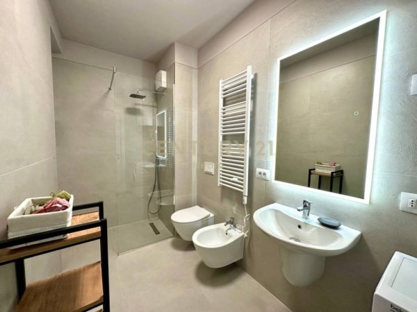 Tirane, jepet me qera apartament 1+1+Aneks+Ballkon Kati 5, 71 m² 600 € (Neom126305)