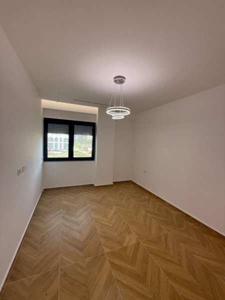 Tirane, jepet me qera ambjent biznesi Kati 2, 131 m² 1.500 €  Kompleksi Oazis, Astir