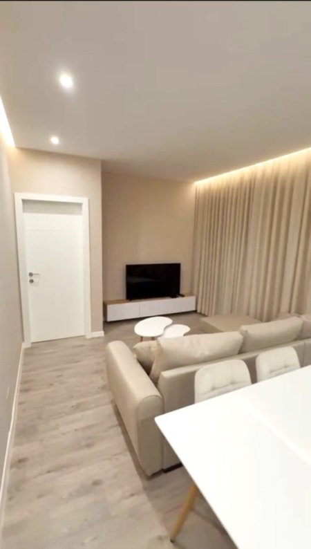 Tirane, jepet me qera apartament 1+1+Ballkon Kati 6, 60 m² 670 € (Rruga Jordan Misja)