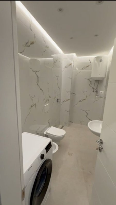 Tirane, jepet me qera apartament 1+1+Ballkon Kati 6, 60 m² 670 € (Rruga Jordan Misja)