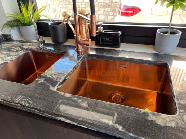 Tirane, shitet Vile 3+1 Kati 0, 500 m² 