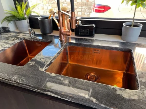 Tirane, shitet Vile 3+1 Kati 0, 500 m² 