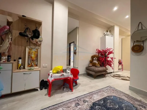 Tirane, shitet shtepi 2+1 Kati 1, 185 m² 265.000 € (Vasil Shanto)