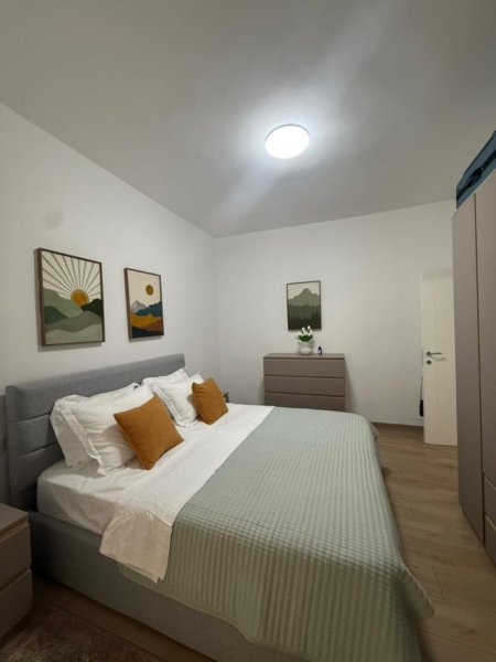 Tirane, jepet me qera apartament 2+1 Kati 2, 90 m² (Rruga e Durresit, prane Kafe Flores | QENDER)