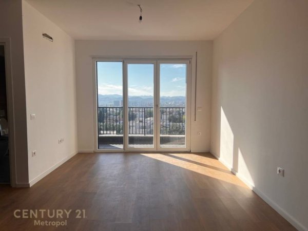 Tirane, jepet me qera ambjent biznesi Kati 8, 72 m² 500 € (Don Bosko)
