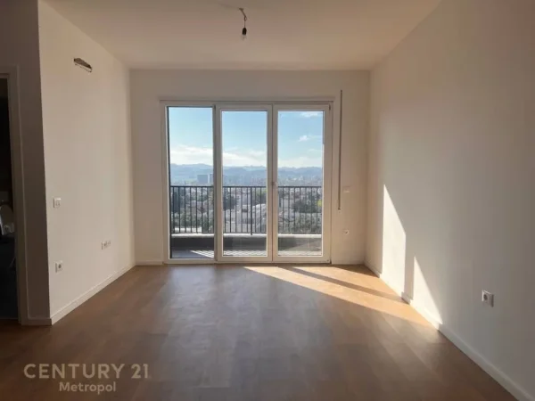 Tirane, jepet me qera ambjent biznesi Kati 8, 72 m² 500 € (Don Bosko)