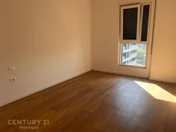 Tirane, jepet me qera ambjent biznesi Kati 8, 72 m² 500 € (Don Bosko)