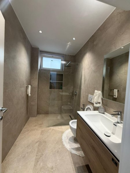 Tirane, jepet me qera apartament 2+1 Kati 2, 90 m² (Rruga e Durresit, prane Kafe Flores | QENDER)