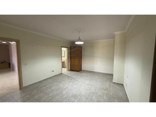 Tirane, shitet apartament 3+1 Kati 1, 130 m² 220.000 € 