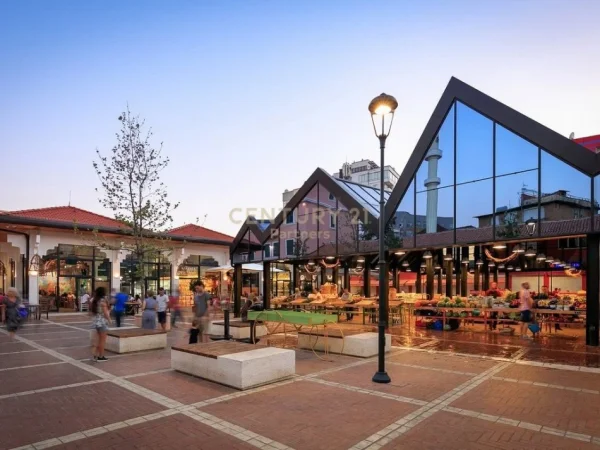 Tirane, jepet me qera ambjent biznesi Kati 3, 68 m² 600 € (Pazari i Ri)