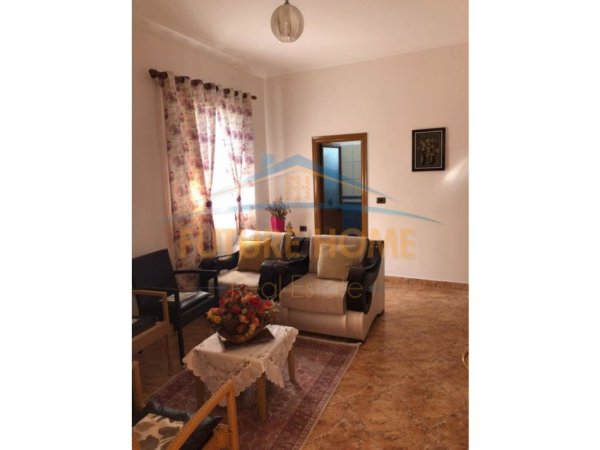 Tirane, shitet Vile 2 Katshe Kati 1, 370 m² 210.000 € 