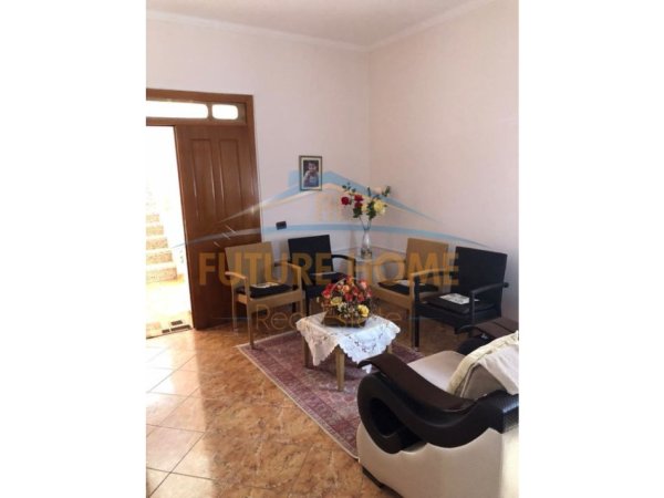 Tirane, shitet Vile 2 Katshe Kati 1, 370 m² 210.000 € 