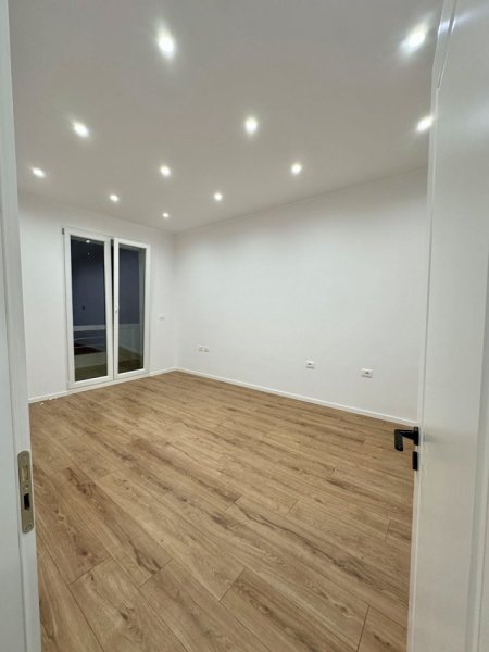 Tirane, shitet apartament 2+1+Aneks+Ballkon Kati 4, 72 m² 168.000 € (Mine Peza)