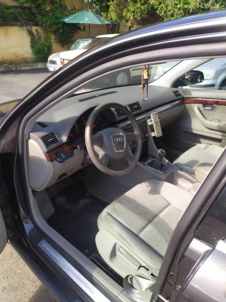 Tirane, shitet makine Audi A4 , e zeze 3.400 €