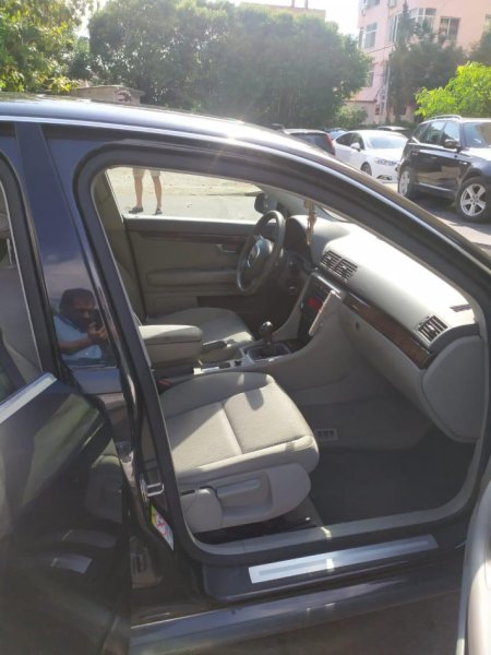 Tirane, shitet makine Audi A4 , e zeze 3.400 €