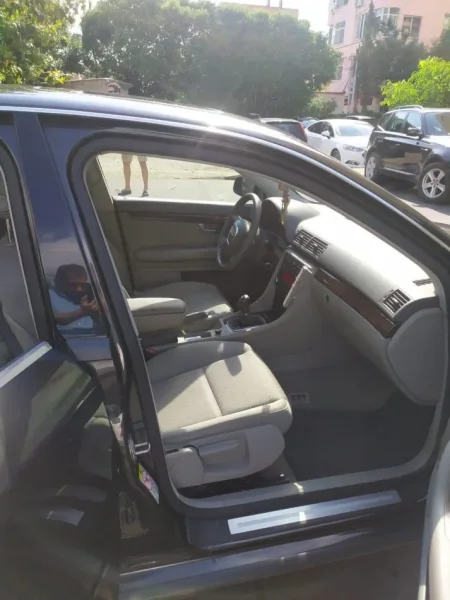 Tirane, shitet makine Audi A4 , e zeze 3.400 €