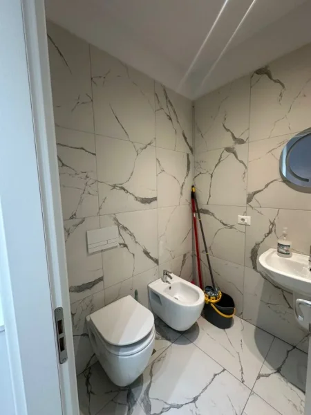 Tirane, jepet me qera apartament 1+1 Kati 2, 61 m² 400 € (univers city)