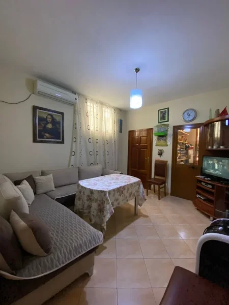 Tirane, jepet me qera apartament 3+1+Ballkon Kati 1, 80 m² 800 € (Bulevardit “Zogu i Parë”, Tiranë)
