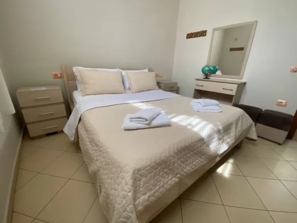 Tirane, jepet me qera apartament 3+1+Ballkon Kati 1, 80 m² 800 € (Bulevardit “Zogu i Parë”, Tiranë)