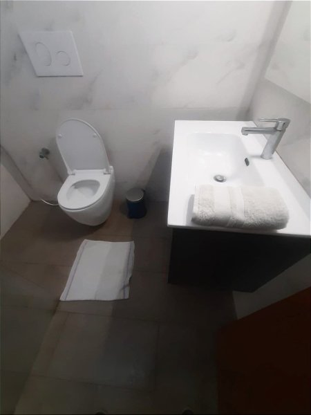 Tirane, jepet me qera apartament 3+1+Ballkon Kati 1, 80 m² 800 € (Bulevardit “Zogu i Parë”, Tiranë)