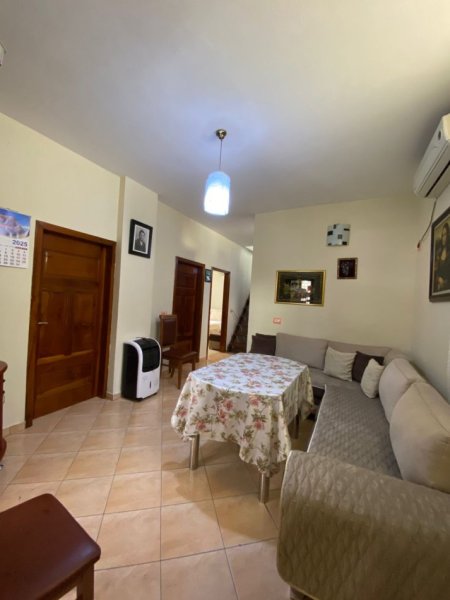 Tirane, jepet me qera apartament 3+1+Ballkon Kati 1, 80 m² 800 € (Bulevardit “Zogu i Parë”, Tiranë)