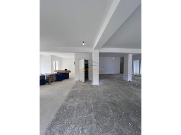 Tirane, jap me qera ambjent biznesi Kati 0, 216 m² 3.000 € (REZIDENCA KAIMI)