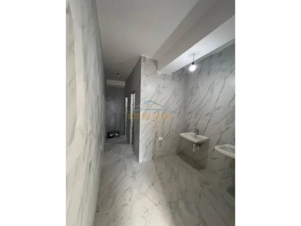 Tirane, jap me qera ambjent biznesi Kati 0, 216 m² 3.000 € (REZIDENCA KAIMI)