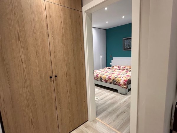 Tirane, jap me qera apartament 2+1 Kati 9, 105 m² 1.100 € (9 Kateshet)