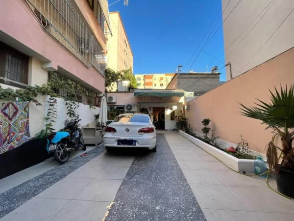 Tirane, shitet apartament 2+1+Ballkon Kati 1, 184 m² 245.000 € (VASIL SHANTO)