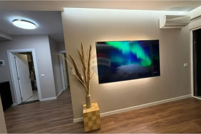 Tirane, shes apartament 2+1+Ballkon , 285.000 € (Komuna e Parisit)