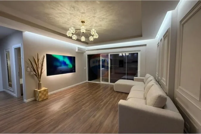 Tirane, shes apartament 2+1+Ballkon , 285.000 € (Komuna e Parisit)