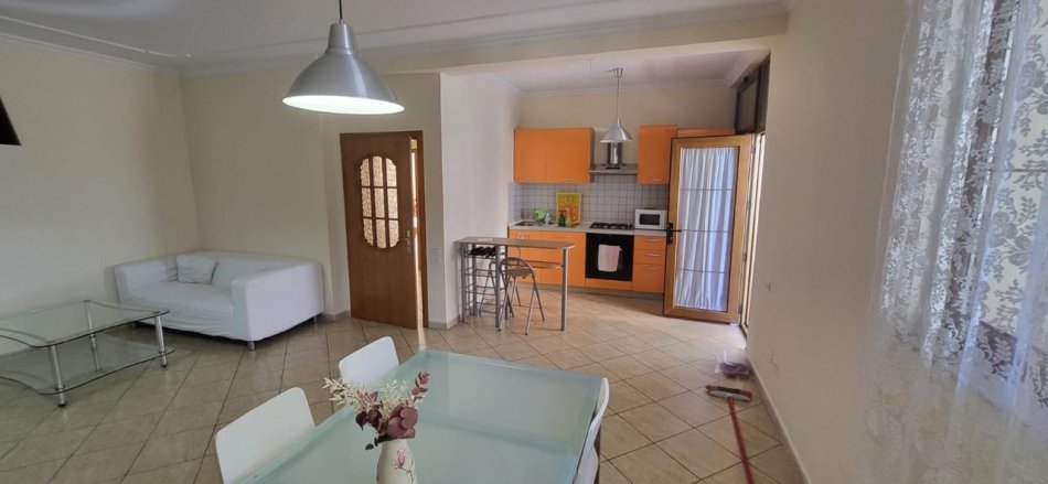 Tirane, jap me qera Vile 3+1+Aneks+Ballkon Kati 0, 256 m² 1.500 € (Hoxha Tahsim)