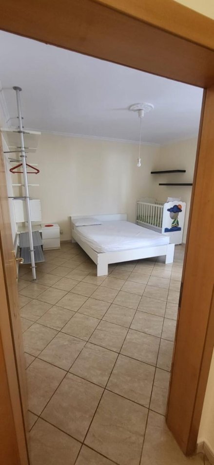 Tirane, jap me qera Vile 3+1+Aneks+Ballkon Kati 0, 256 m² 1.500 € (Hoxha Tahsim)