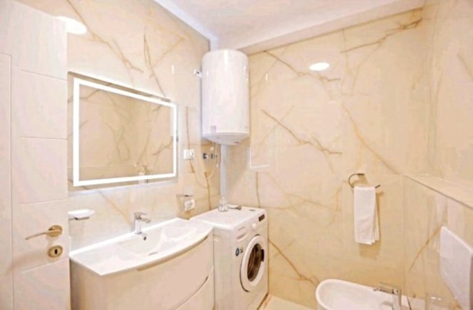 Tirane, shitet apartament 2+1 , 87 m² 240.000 € (perballe Petro Nini)