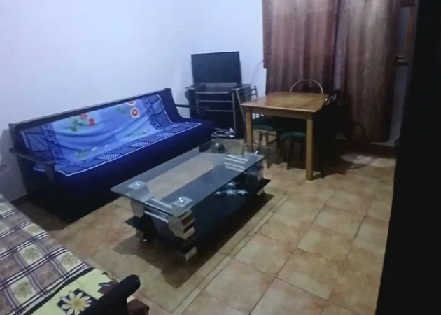 Tirane, jepet me qera apartament 1+1 Kati 1, 70 m² 400 € (ish stacioni i trenit)