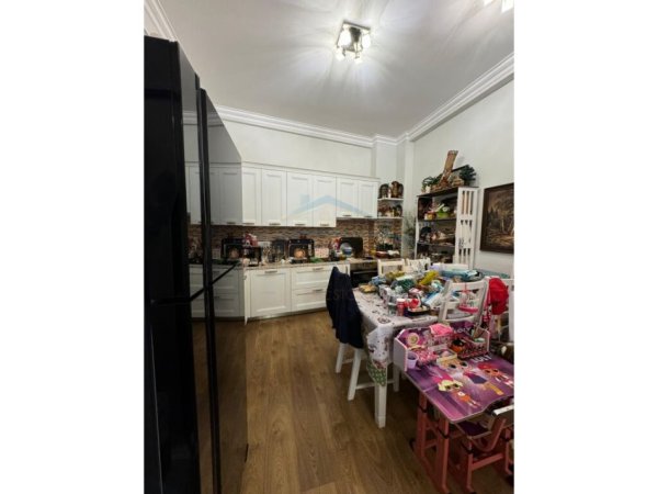 Tirane, shitet apartament 2+1 Kati 1, 123 m² 250.000 € 
