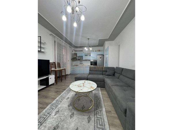 Tirane, jepet me qera apartament 2+1 , 