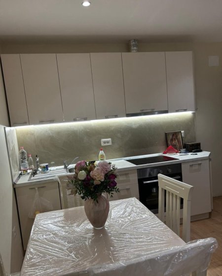 Tirane, jepet me qera apartament 2+1+Ballkon Kati 4, 60 m² 550 € (Bulevardi Bajram Curri)