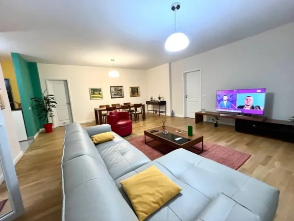 Tirane, shitet apartament+verande | Penthouse 3+1+Ballkon Kati 1, 260 m² 650.000 € 