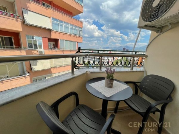 Tirane, jepet me qera apartament 1+1 Kati 3, 65 m² 650 € (Komuna E Parisit)