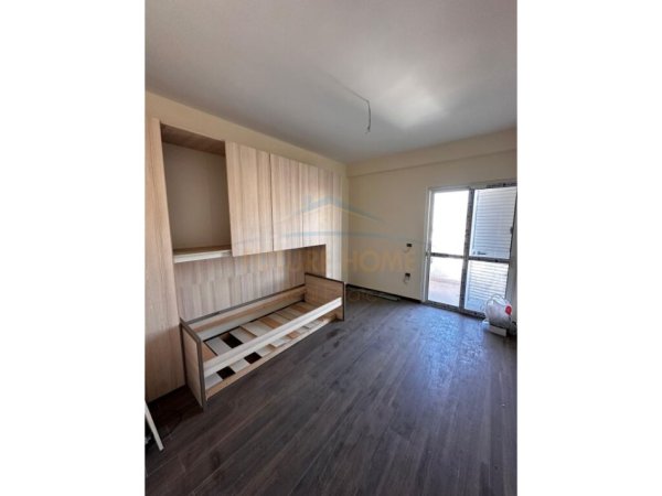 Tirane, shitet apartament 2+1 Kati 4, 160 m² 190.000 € 